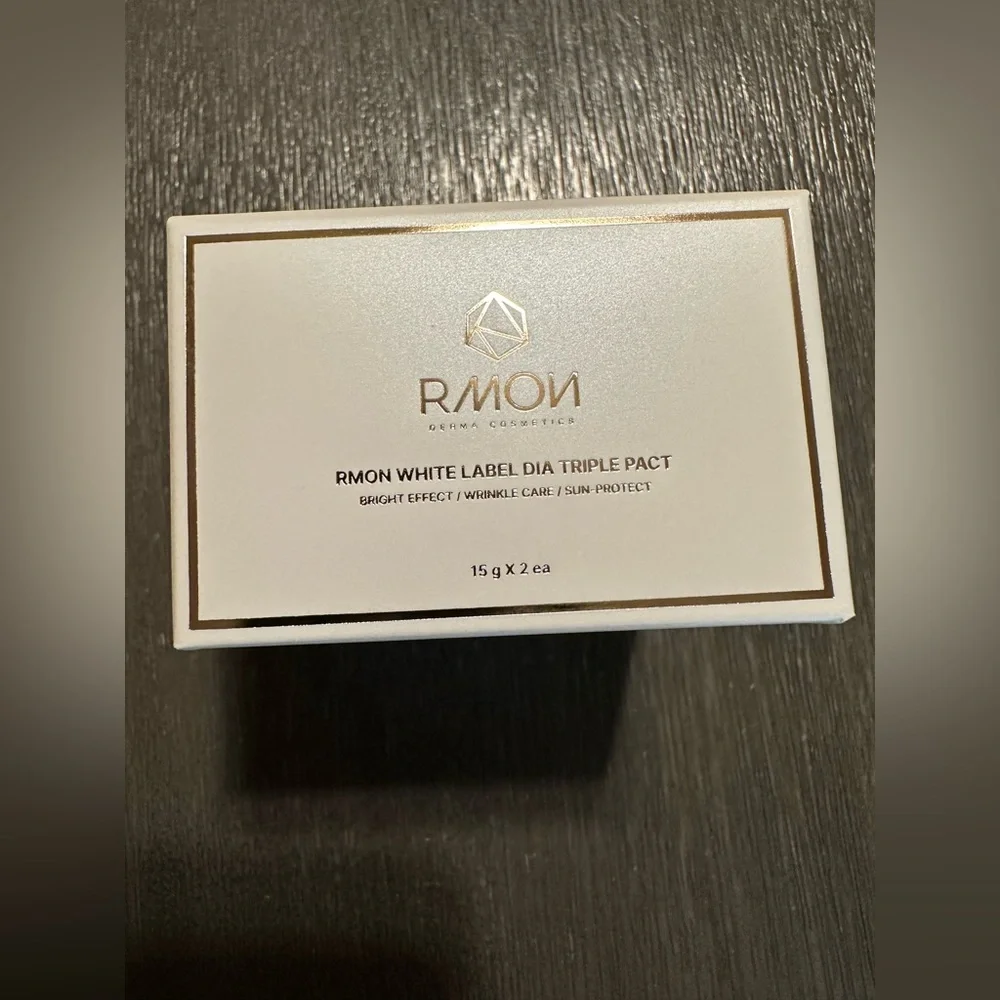 RMON WHITE LABEL DIA TRIPLE PACT SPF50+/PA++++ with refill.